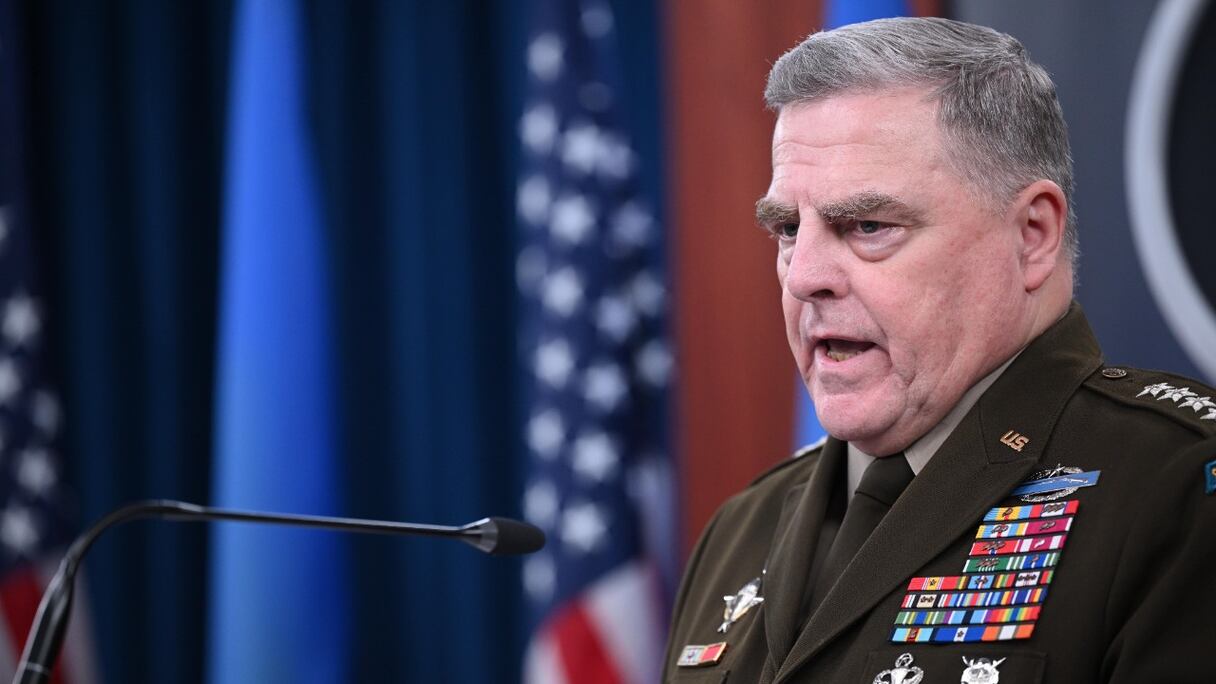 Le président des chefs d'état-major interarmées, le général Mark Milley, prend la parole au cours d'une conférence de presse au Pentagone à Washington, le 16 novembre 2022.
