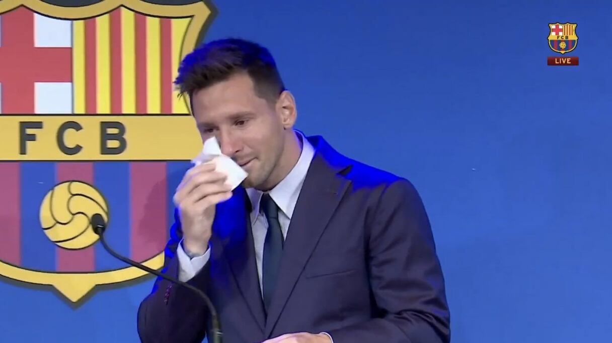 Lionel Messi quitte le Barça, en larmes.
