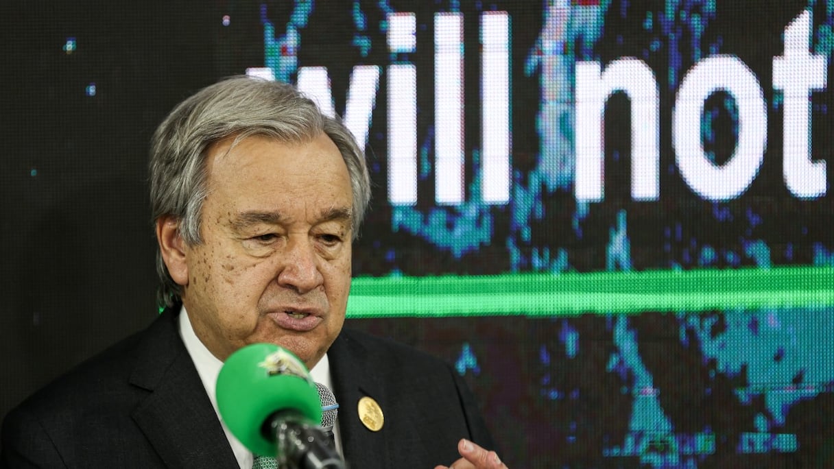 Antonio Guterres, secrétaire général de l'ONU, en conférence de presse conjointe avec le Premier ministre pakistanais, au pavillon du Pakistan au cours de la COP27 à Charm el-Cheikh, en Egypte, le 7 novembre 2022.
