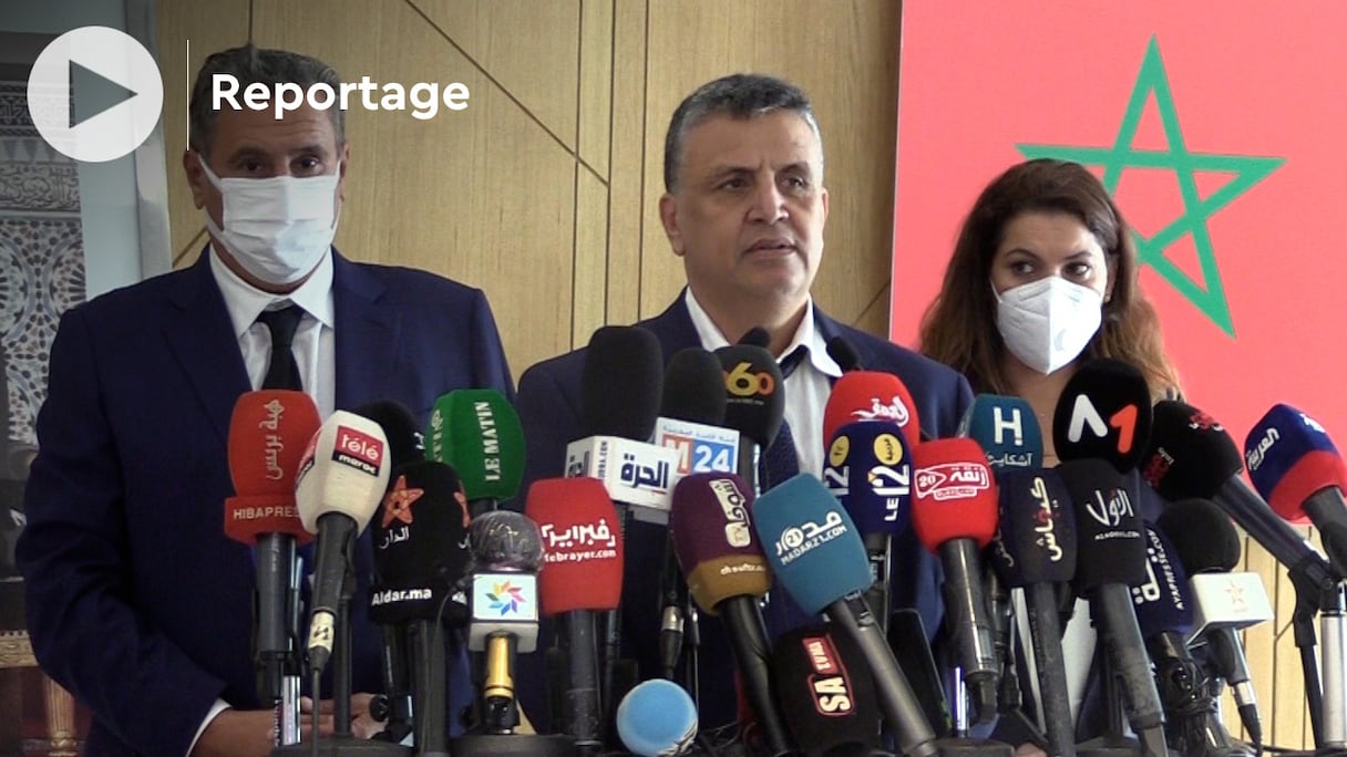 Abdellatif Ouahbi (au centre), Aziz Akhannouch et Fatima Zahra Mansouri, devant les médias, au siège du RNI, à Hay Riad, le 13 septembre 2021. 
