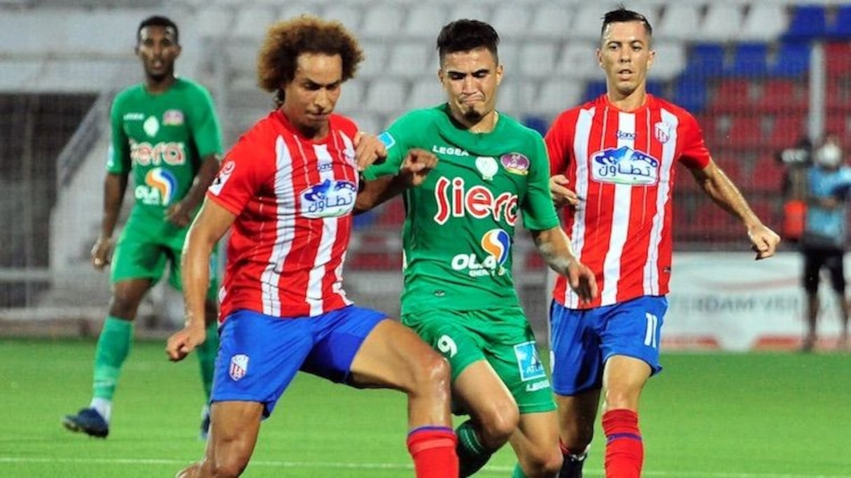 Une séquence du match Raja de Casablanca-Moghreb de Tétouan.
