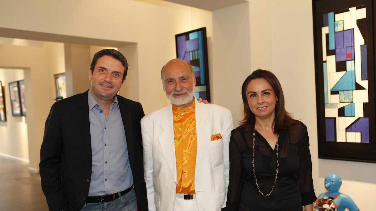 Jean-Baptiste Valadié expose ses nouvelles oeuvres à So Art Gallery, à Casablanca. Le vernissage de l'exposition a eu lieu mardi soir. L'artiste, entouré ici de Mohamed Boutaleb et Ghizlaine Guessous-Boutaleb, directrice de la galerie, a enchanté le public.