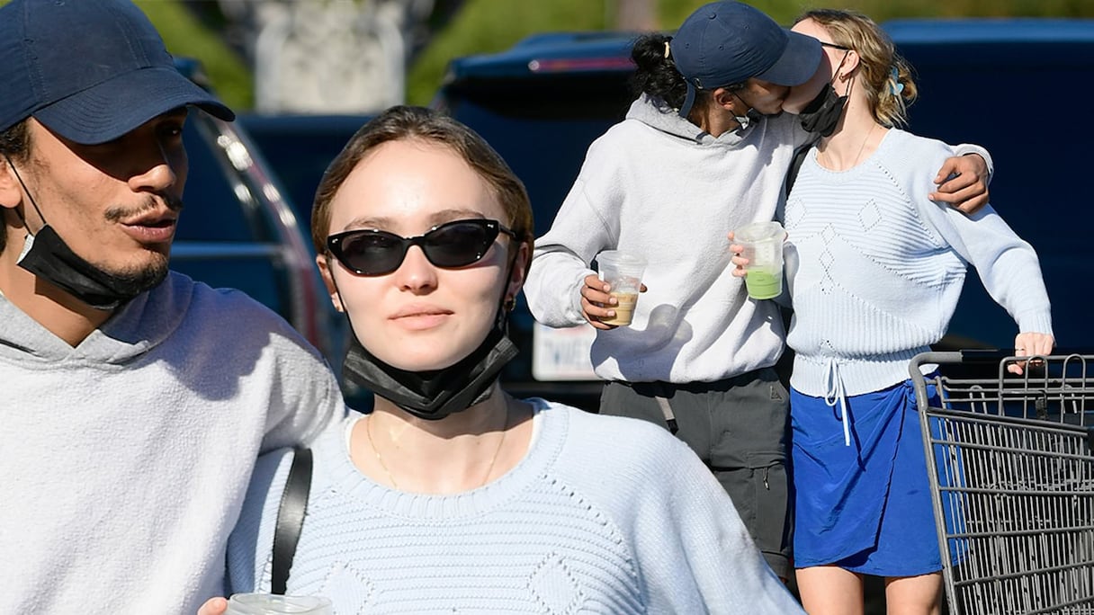 Lilly Rose Depp et Yassine Stein, à Los Angeles, dans le parking d'un supermarché.
