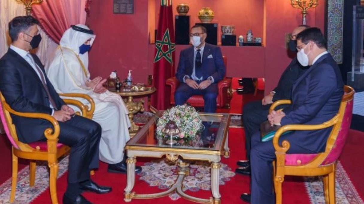 Le roi Mohammed VI a reçu au palais royal de Fès, le 20 janvier 2021, le ministre émirati des Affaires étrangères et de la Coopération internationale, en présence de Fouad Ali El Himma et de Nasser Bourita.
