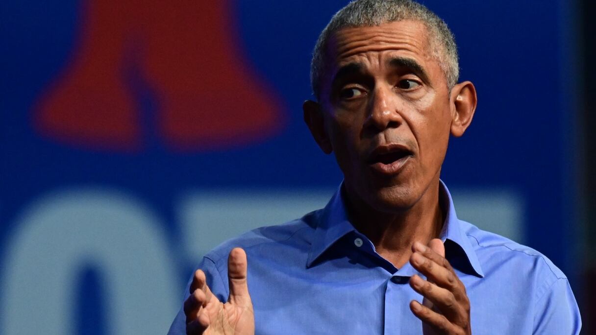 L'ancien président américain Barack Obama prend la parole au cours d'un meeting de campagne avec le président en exercice Joe Biden, peu avant les élections de mi-mandat, au Liacouras Center, le 5 novembre 2022 à Philadelphie, en Pennsylvanie.
