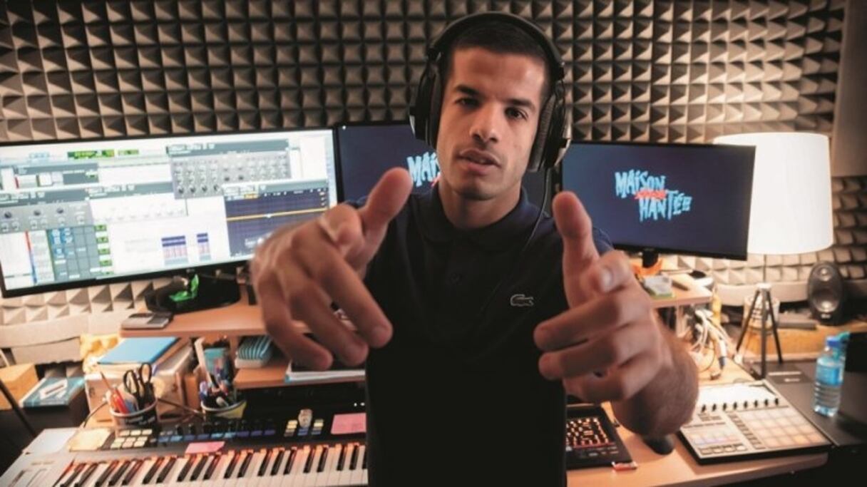 Radouane Abassi enseigne les maths en rappant.
