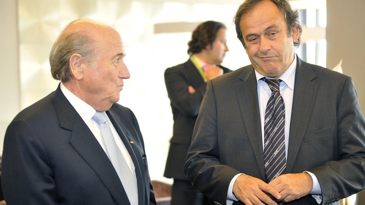 Sepp Blatter et Michel Platini visés par un enquête judiciaire.
