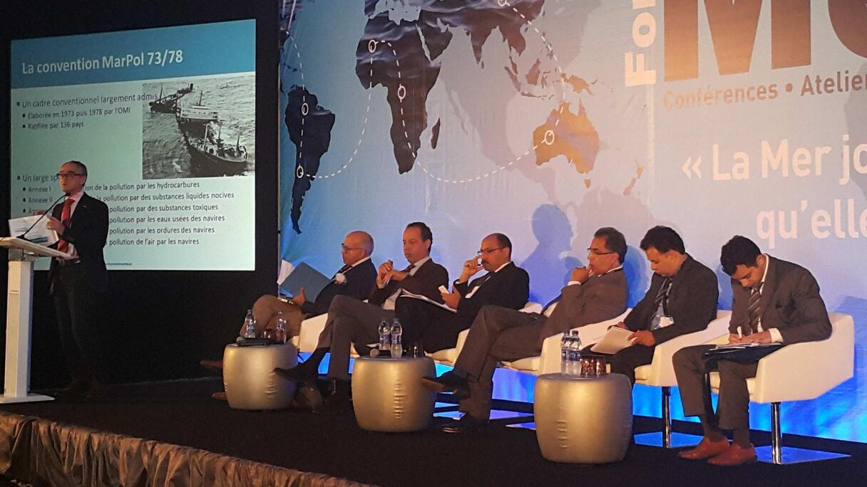 Fouad Zyadi, Michel De Bressy de Guast, Miloud Loukili, Mohammed Réda Chakor, Christos Theophilou, Benddahou Zourarah à l'atelier thématique du Forum de la mer.
