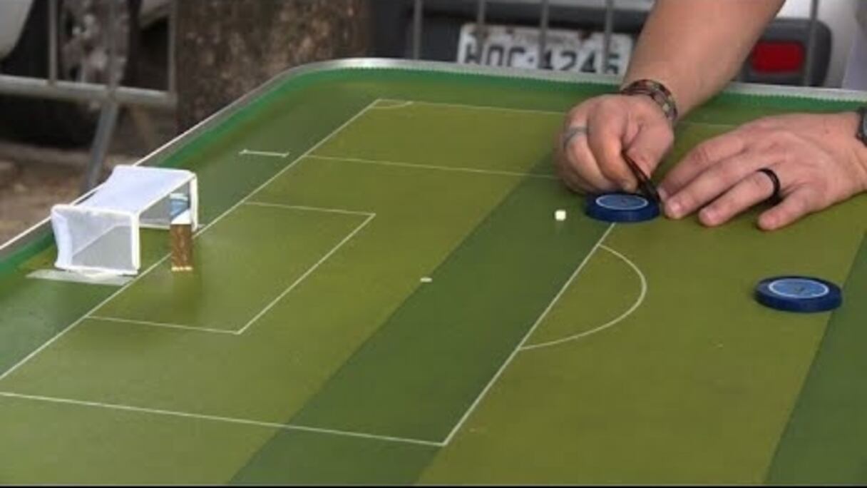 La principale difficulté consiste à loger le ballon dans le but, le gardien étant une plaque rectangulaire qui occupe au moins les deux tiers des cages.
