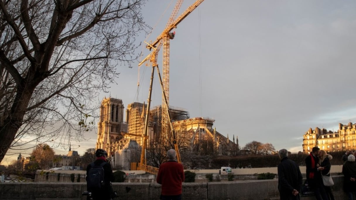 Dans le 1er arrondissement de Paris, la cathédrale Notre-Dame, en travaux, le 19 décembre 2019. 
