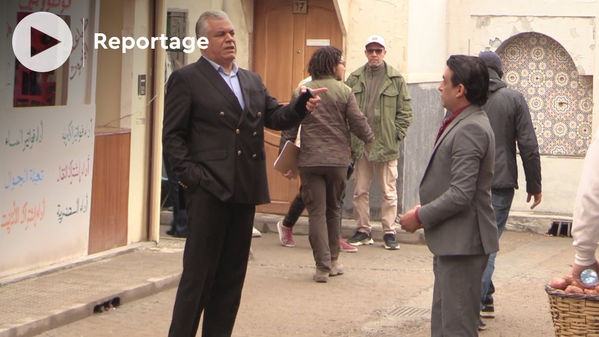 Le comédien Mohammed El Khiari, lors du tournage de Zenqat Assaada.
