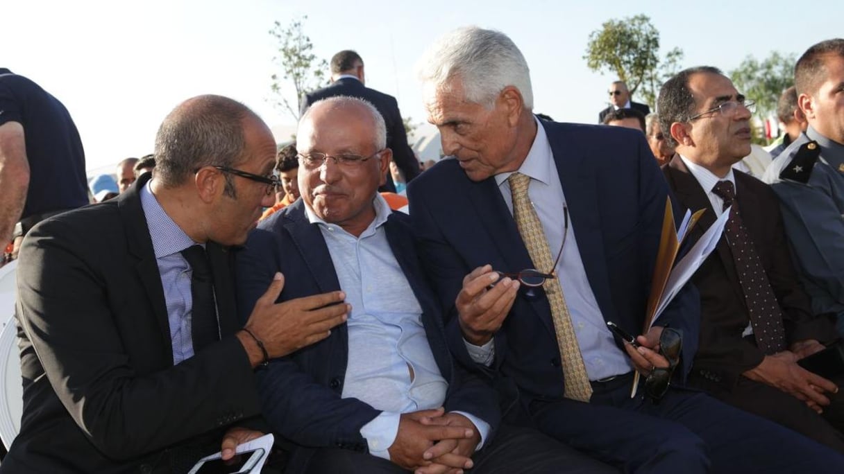 Jawad Ziyat, Mohamed Chaibi et Mustapha Zine en pleine conversation. 
