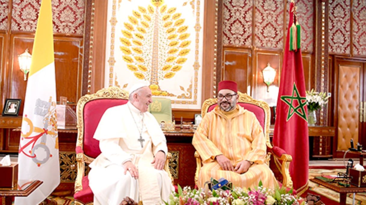 Le roi Mohammed VI reçoit au palais royal de Rabat le pape François, en visite officielle dans le Royaume, le 31 mars 2019.
