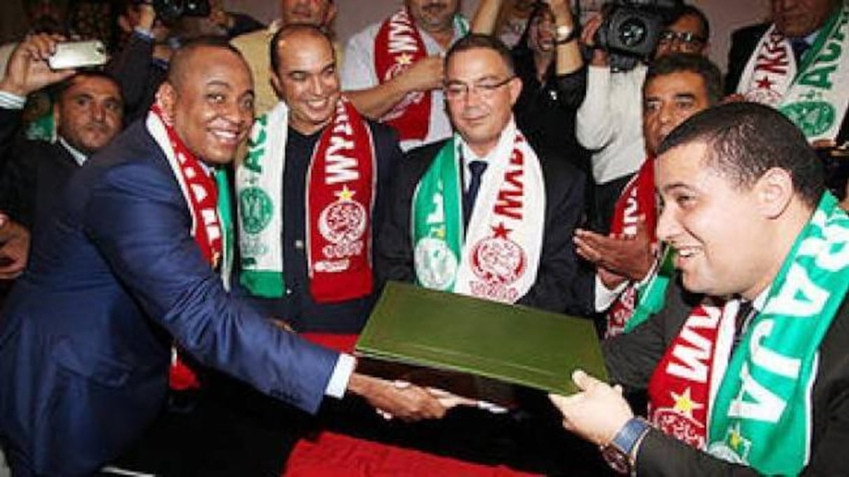 Saïd Naciri, président du WAC et Mohamed Boudrika, son homologue du Raja Casablanca. 
