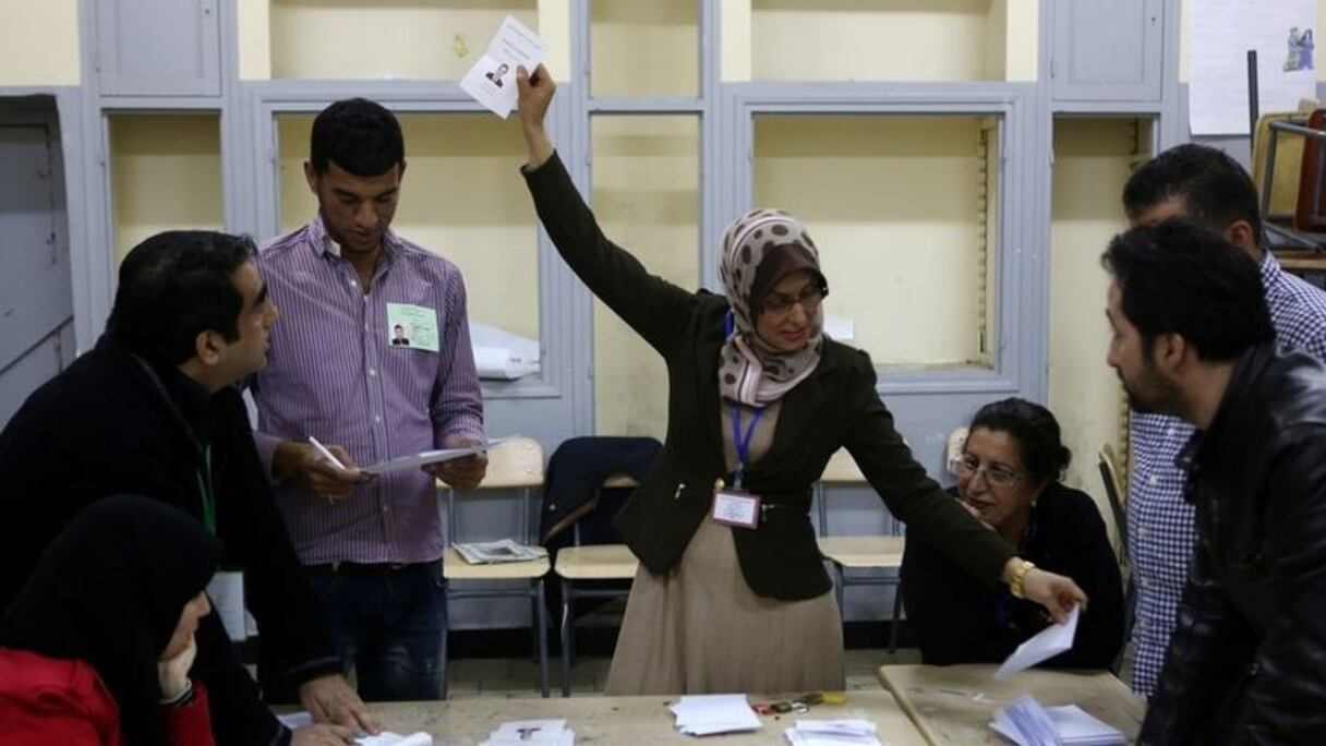 Dépouillement dans un bureau de vote.
