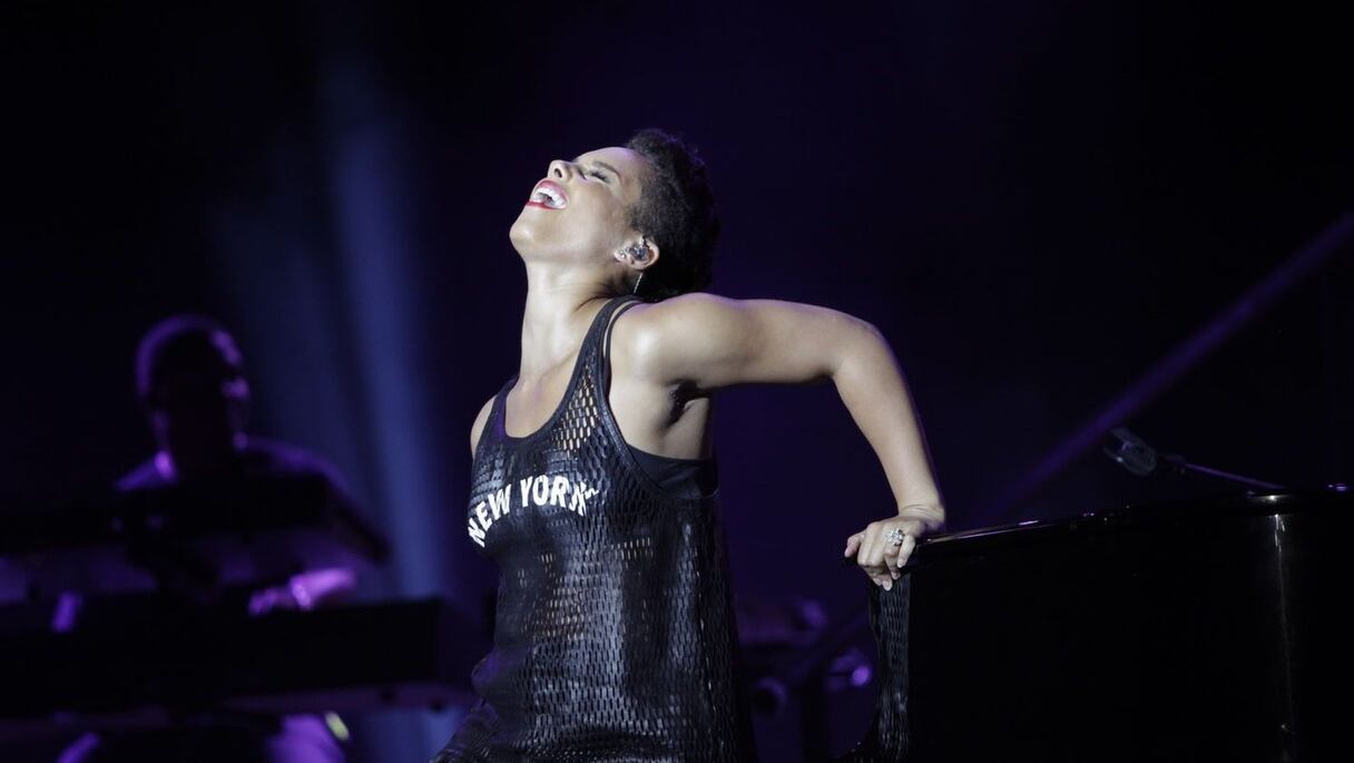 3O millions d'albums vendus de par le monde! Qui s'en étonnera après avoir assisté à une telle performance? "No one"! Après un premier concert à Mawazine en 2009, cette artiste révérée pour son immense talent est revenue bouleverser le public marocain. 
