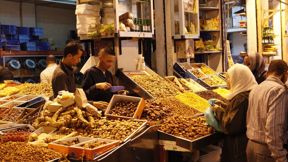 Les étals chatoyants des marchés exhibent les friandises gorgées de soleil qui égaieront les foyers pour fêter la nouvelle année.
