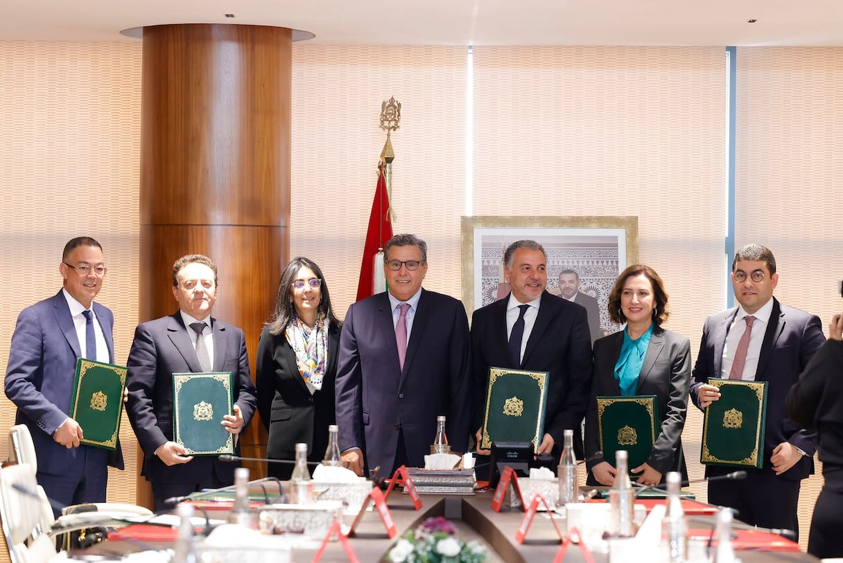 Le chef du gouvernement, Aziz Akhannouch a présidé ce vendredi 17 mars 2023 à Rabat, la cérémonie de signature de la convention cadre de partenariat pour le déploiement de la feuille de route stratégique du secteur du tourisme 2023-2026.