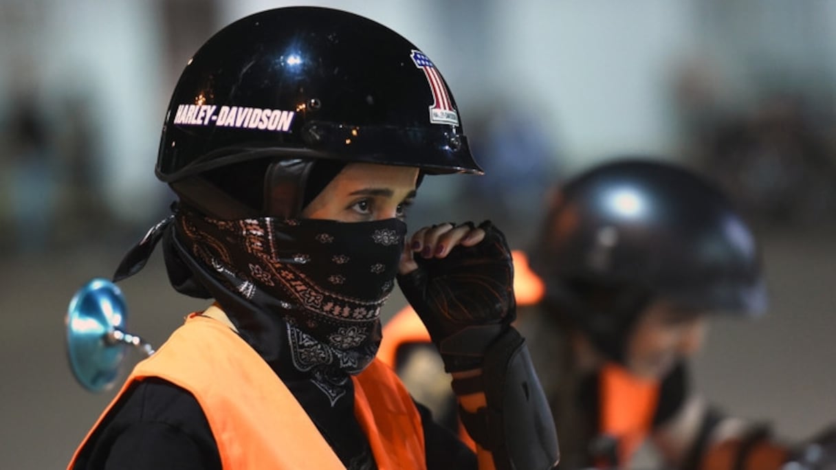 Une jeune Saoudienne, Noura, se prépare pour une leçon de conduite à moto, le 3 juin 2018 à Riyad.
