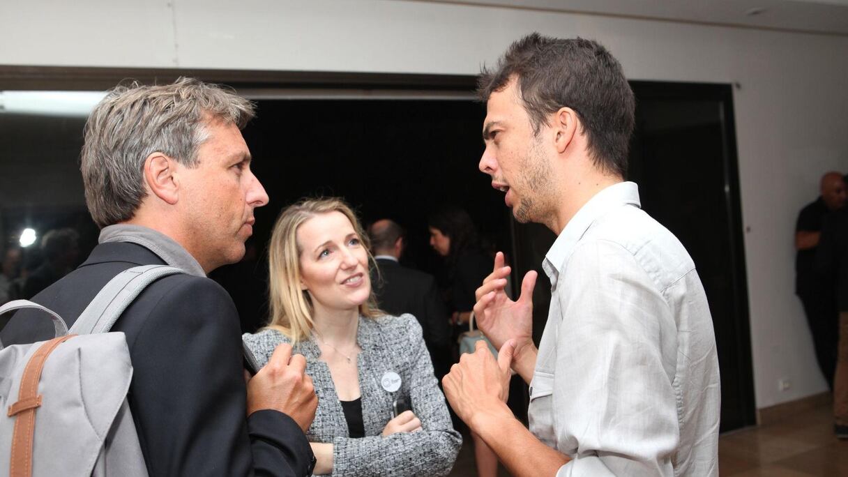 Alban Corsier-Labasse, directeur de l'Institut français de Casablanca, est venu, mardi soir, traverser les "Rêveries urbaines" de Youssef Lahrichi, une exposition de photographie organisée par le Groupe Alliances dans le cadre de son programme La Chambre claire.
