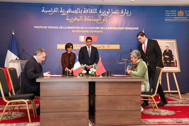 Lors de la signature des accords de renforcement de coopération culturelle entre le Maroc et la France.