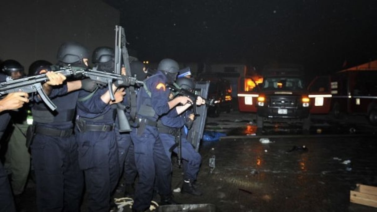 Photo d'une unité de la police d'élite récemment formée sur les lieux du drame.
