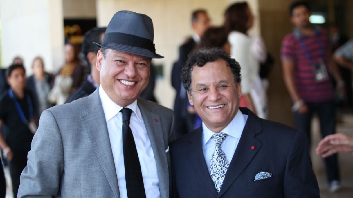 Le président du Groupe Rahal, Karim Rahal Essoulami, a posé avec grand plaisir aux côtés de l'artiste peintre Mehdi Qotbi, pour immortaliser l'instant.  
