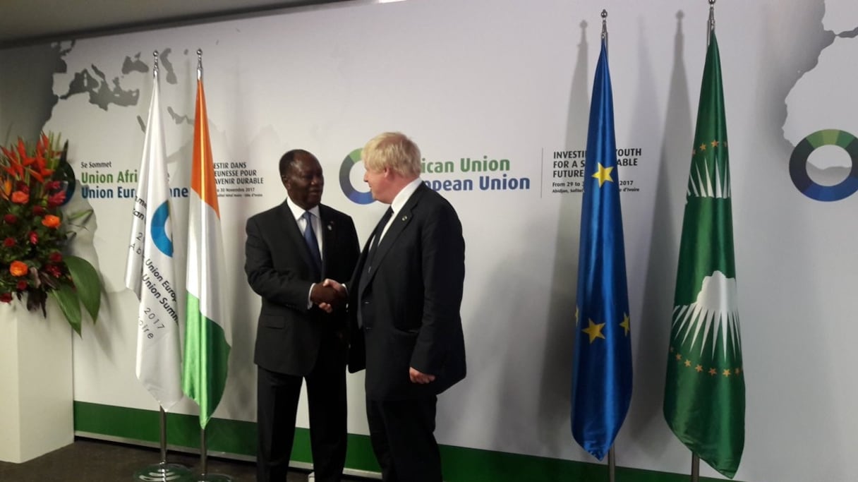 Alassane Ouattarra, président de Côte d'Ivoire et Boris Johnson, secrétaire d'Etat britannique aux affaires étrangères
