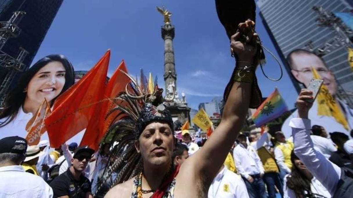 Un partisan de l'un des candidats à l'élection présidentielle au Mexique,lors d'un meeting de campagne à Mexico le 24 juin 2018.
