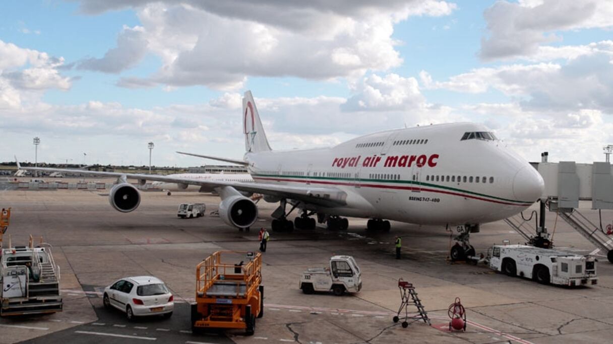 Un avion RAM à Paris-Orly.
