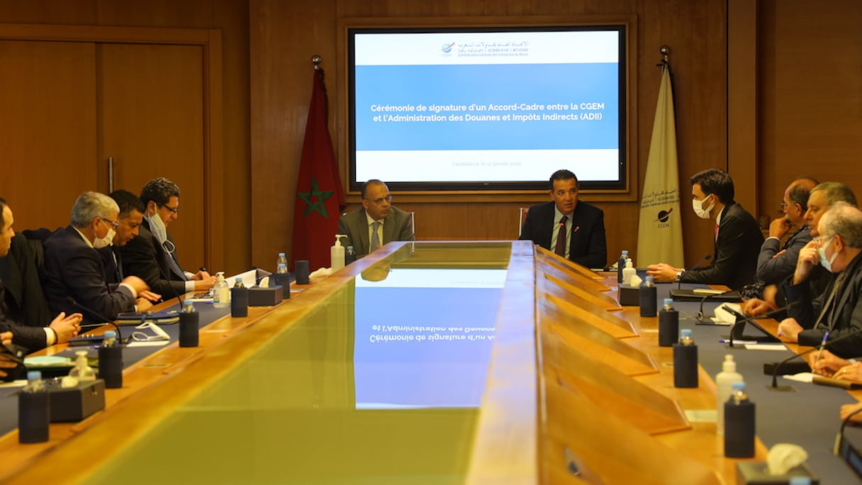 Lors de la cérémonie de signature de l'accord-cadre entre la CGEM et la Douane, le lundi 17 janvier 2022 à Casablanca.
