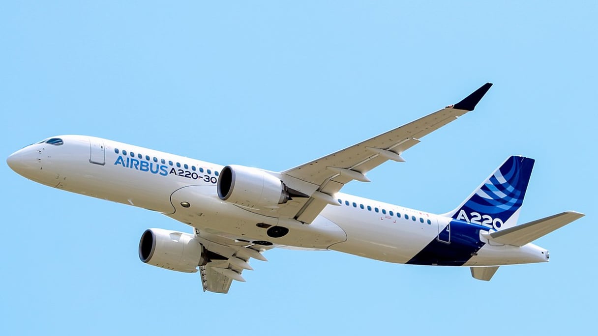 L’avion Airbus A220.
