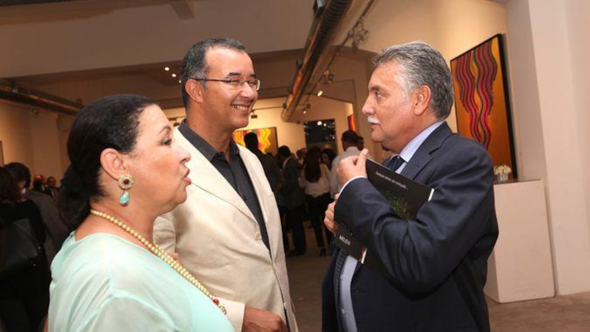 Un public venu nombreux et dont faisait partie de grandes personnalités. Etaient ainsi présents, pour l'inauguration de l'exposition de cette figure incontournable de l'art contemporain, Fouad Douiri, ancien ministre de l'énergie et des mines, et Nabil Benabdallah, ministre de l'habitat.  
