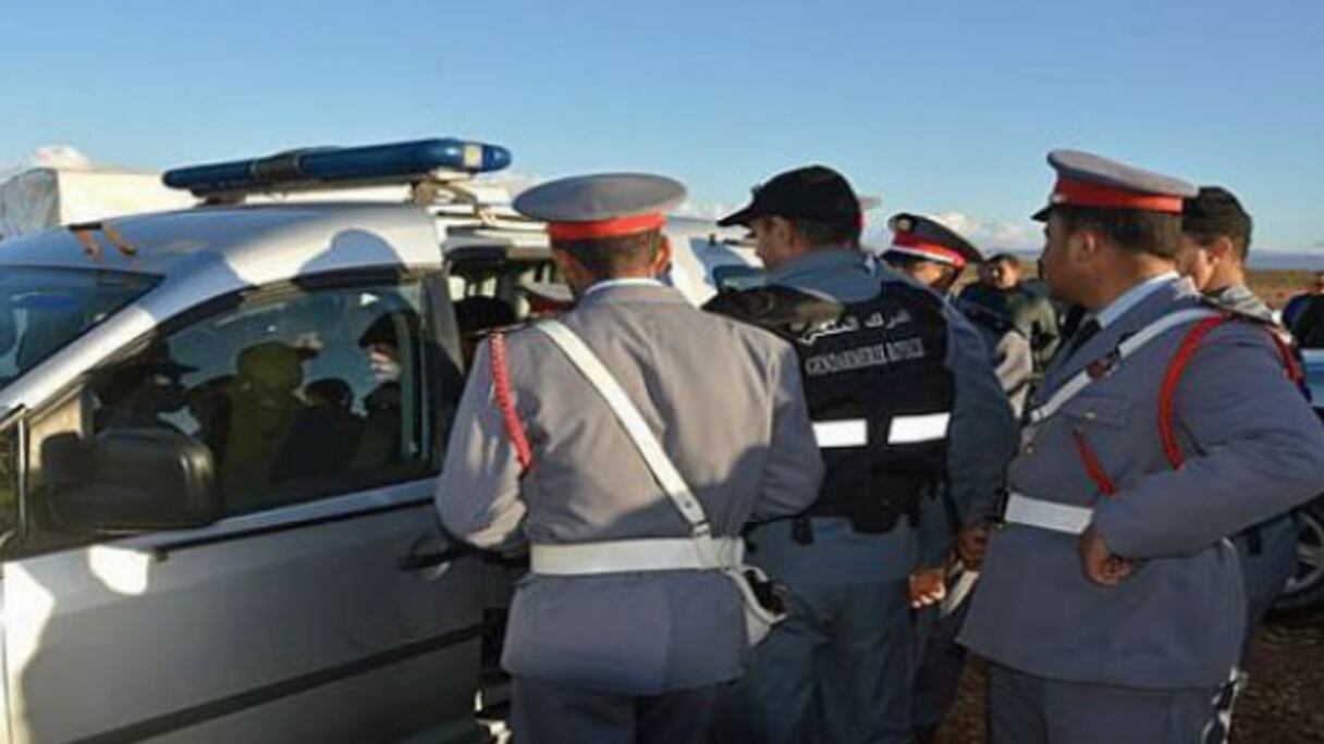 Barrage de contrôle dressé par la Gendrarmerie royale au niveau de Harhoura. 
