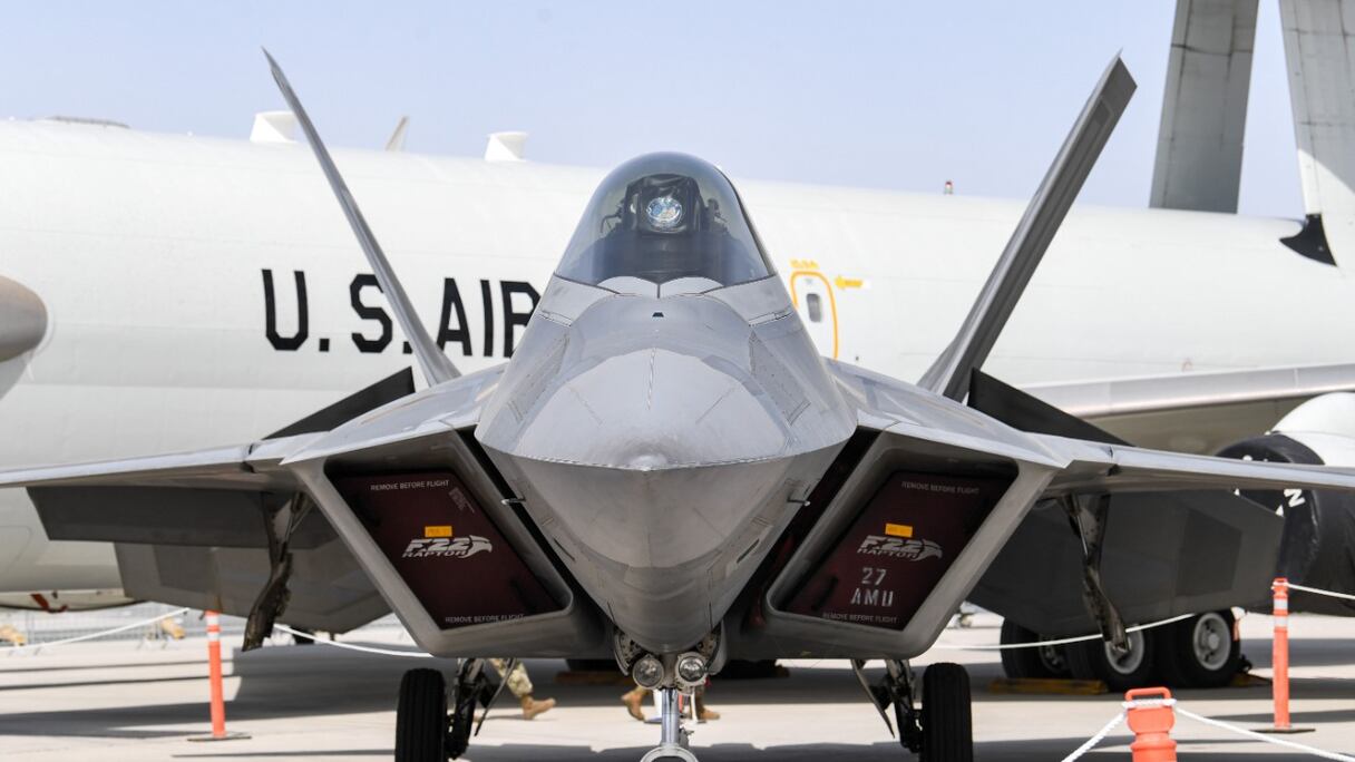 Un avion de chasse Lockheed Martin F-22 Raptor, au salon aéronautique de Dubaï, le 18 novembre 2019. Les géants de l'armement ont été épargnés par la crise du Covid en 2020, leurs ventes augmentant pour la sixième année consécutive.
