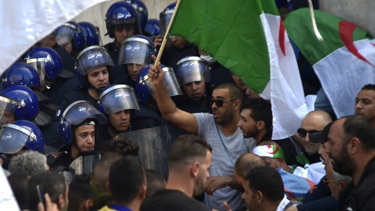 Les Algériens dans la rue pour le 8e vendredi consécutif.
