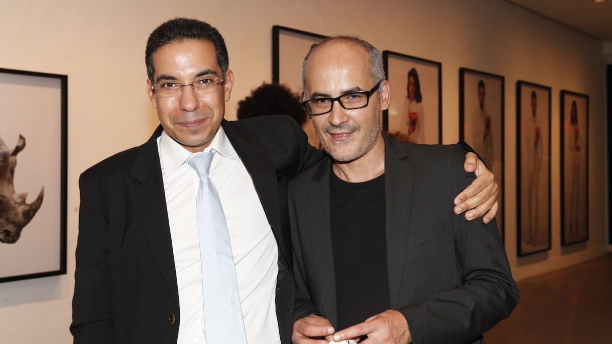 Aziz Daki, critique d'art et co-fondateur de L'Atelier 21, et Mohamed El Baz, deux hommes qui se portent une grande estime et partagent la même passion de l'art
