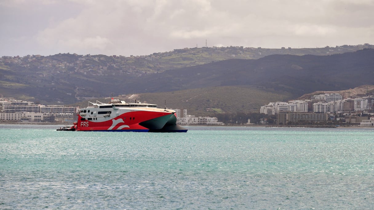 Arrivée au Maroc d'un ferry en provenance d'Espagne après la réouverture des liaisons maritimes entre les deux pays. 
