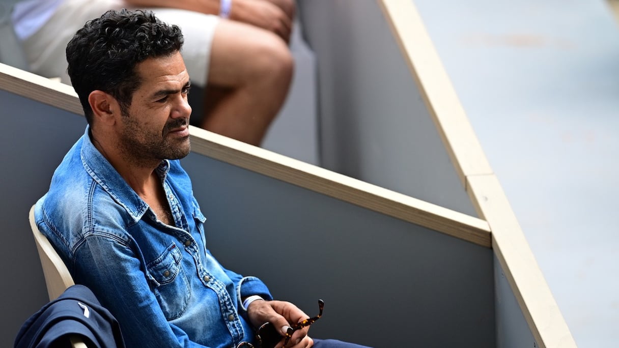 L'acteur et humoriste franco-marocain Jamel Debbouze assiste à la finale de tennis en simple dames entre la Russe Anastasia Pavlyuchenkova et la Tchèque Barbora Krejcikova, à Roland Garros, à Paris, le 12 juin 2021.
