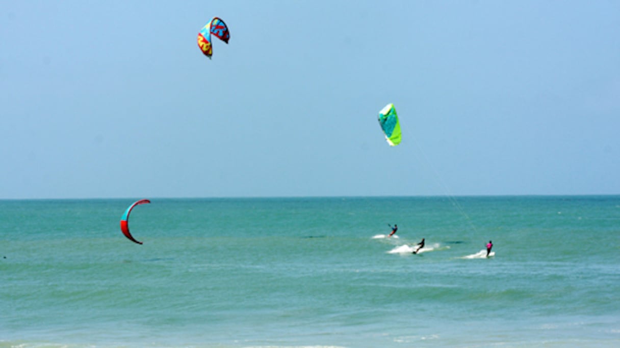 A Dakhla, le kitesurf attire de plus en plus les férus de cette discipline, des quatre coins du monde.
