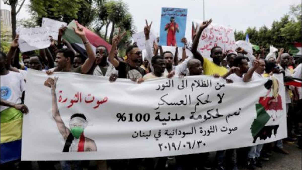 Au Soudan, les manifestants veulent un gouvernement civil à 100%.
