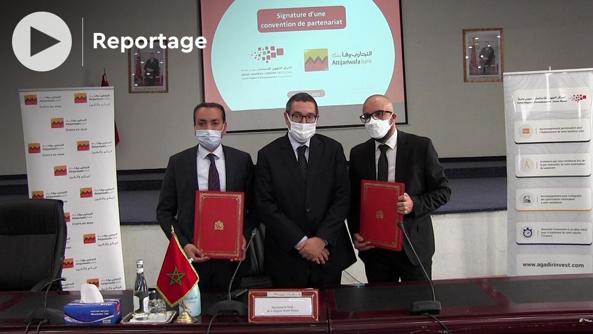 Le wali, Ahmed Hajji (au centre), a présidé la cérémonie de signature d'une convention de partenariat entre le Centre régional d'investissement (CRI) de la région de Souss-Massa et Attijariwafa bank, le 3 juin 2021 au siège de la wilaya, à Agadir. 
