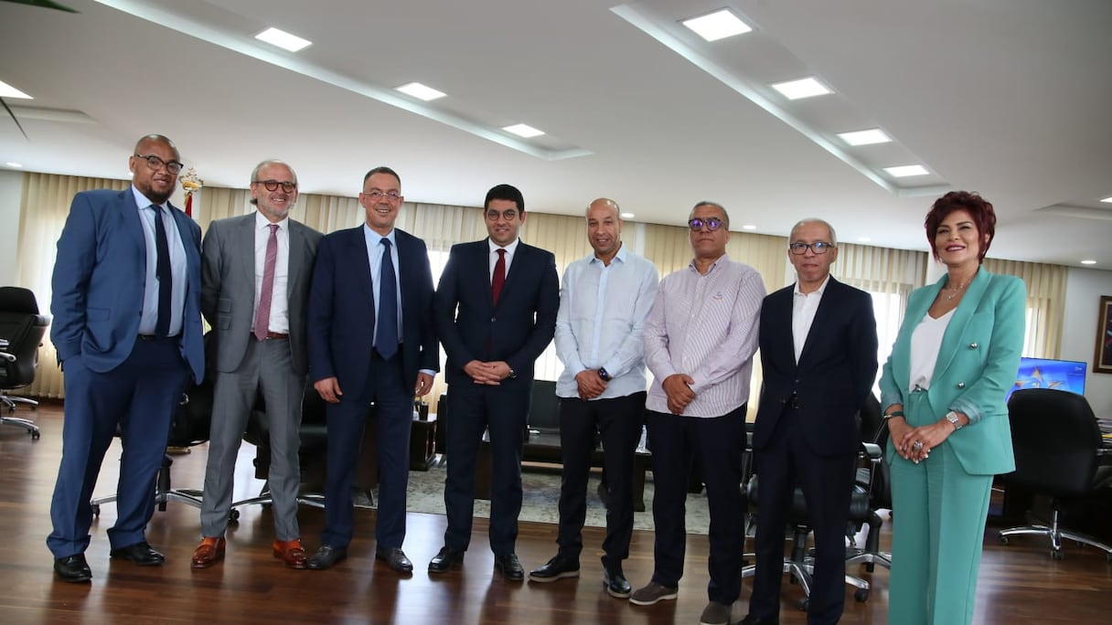 Rencontre entre les membres du bureau exécutif de l’Association marocaine des médias et des éditeurs et le ministre de la Jeunesse, de la Culture et de la Communication, Mehdi Bensaid ainsi que ministre délégué chargé du Budget, Fouzi Lekjaa, le 29 juillet à Rabat.
