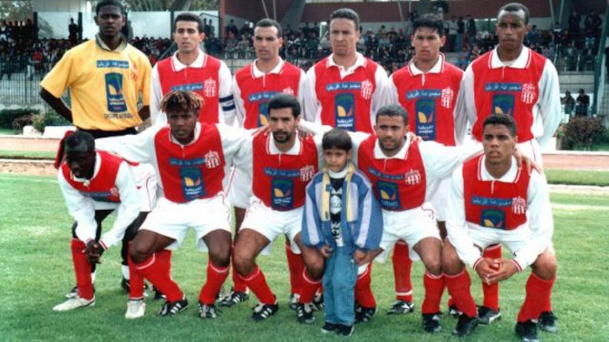 Le Hassania d'Agadir saison 2001-2002.
