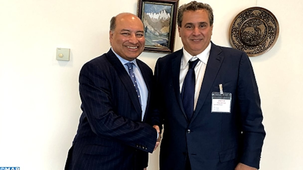 Le ministre de l’Agriculture, de la Pêche Maritime, du Développement Rural et des Eaux et Forêts, Aziz Akhannouch, et le Président de la Banque européenne pour la reconstruction et le développement (BERD), Suma Chakrabarti.
