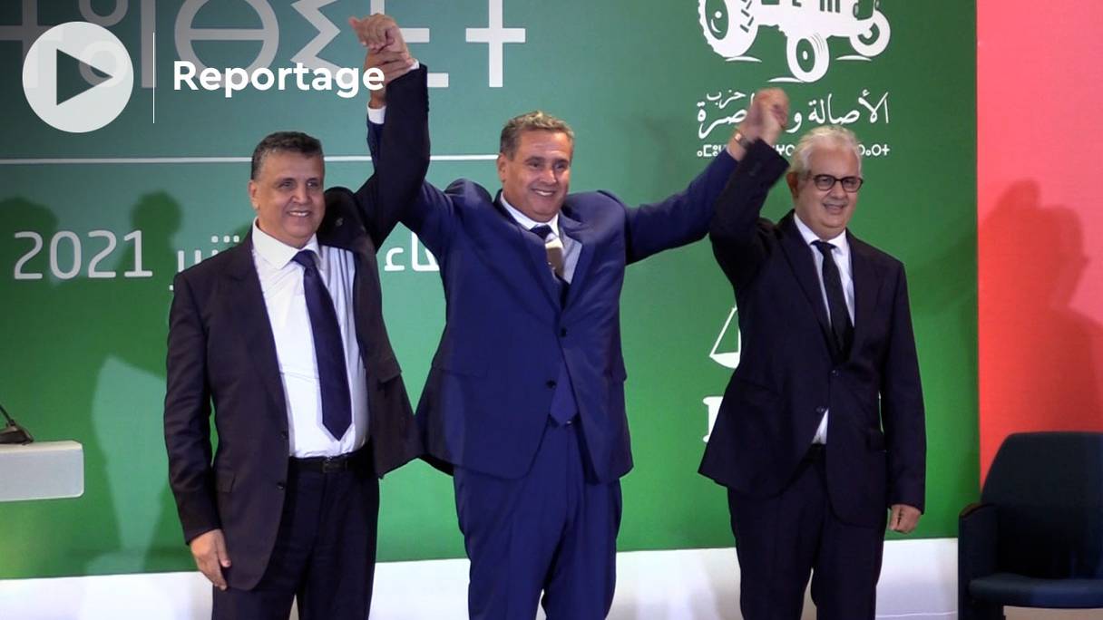 Aziz Akhannouch, chef du gouvernement désigné, accompagné de Abdellatif Ouahbi, secrétaire général du PAM, et Nizar Baraka, secrétaire général de l'Istiqlal, lors de l'annonce officielle, mercredi 22 septembre 2021, de la majorité gouvernementale.
