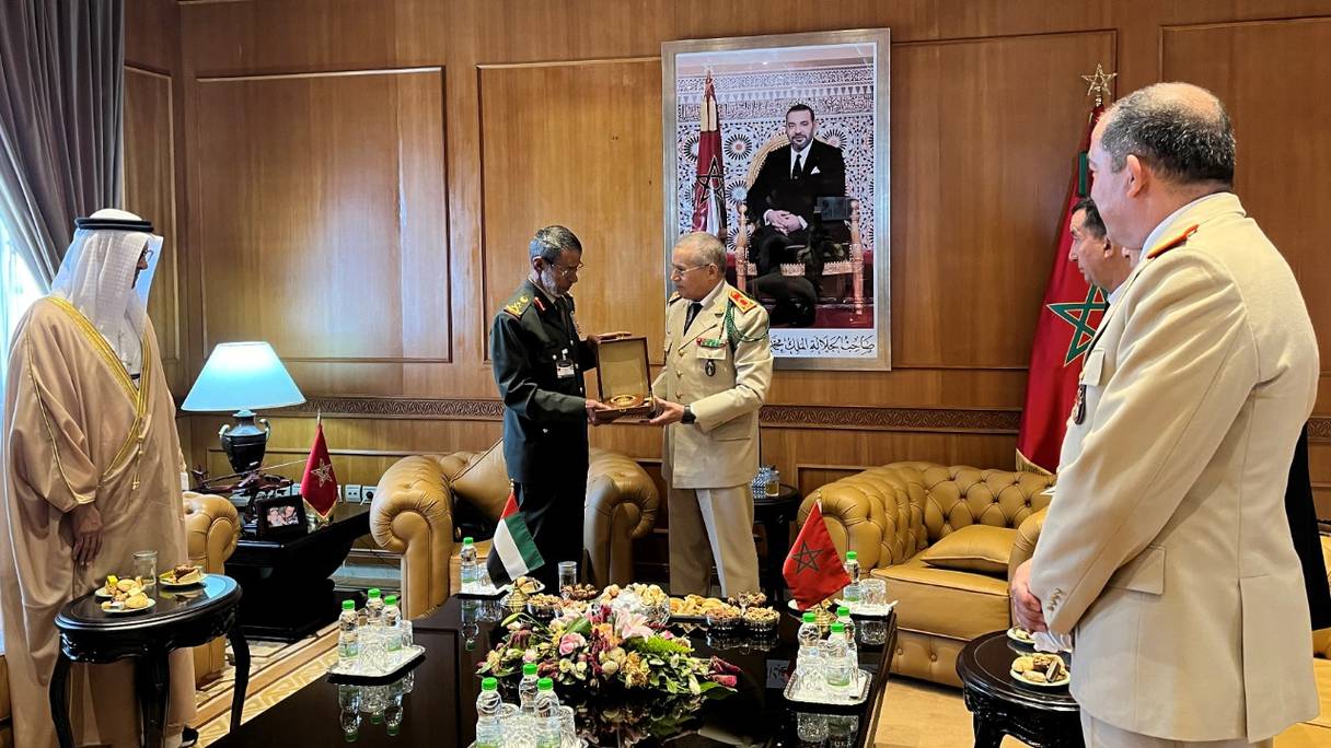 Le chef d'état-major des Forces armées émiraties a été reçu, mercredi 19 octobre 2022, par le général de corps d’armée, inspecteur général des FAR, Belkhir El Farouk.
