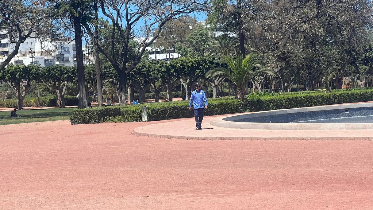 Un agent de sécurité au Parc de la Ligue arabe à Casablanca.