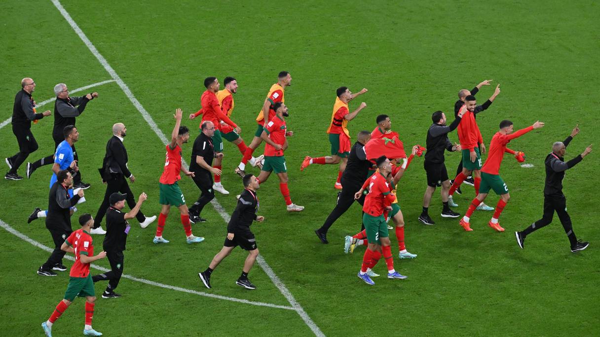 Les Lions de l'Atlas après la qualification en demi-finale de la Coupe du monde 2022.

