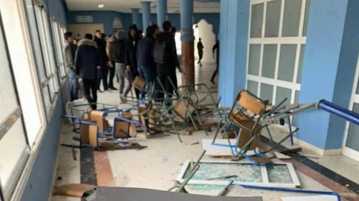 Les couloirs de la faculté de Tétouan après une bagarre entre deux groupes d’étudiants.
